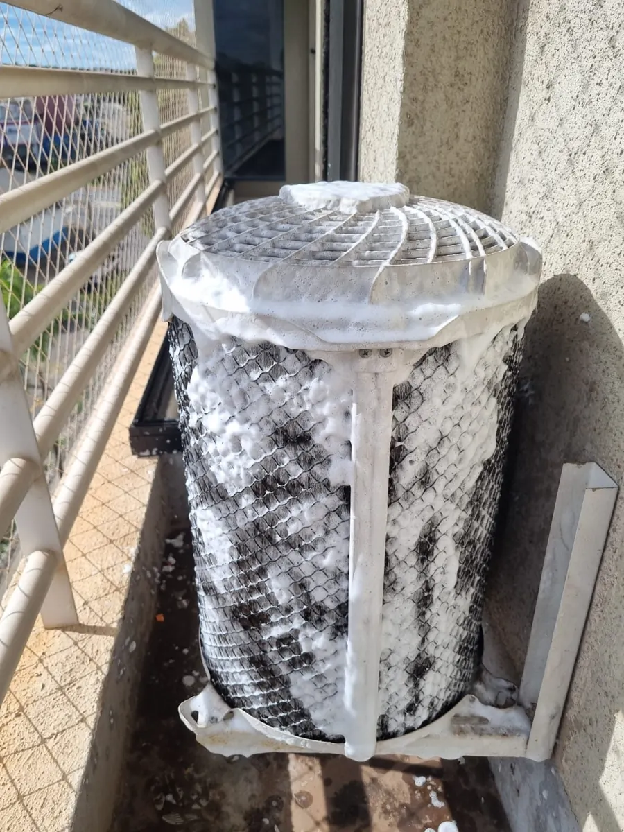 Limpeza condensadora ar condicionado - manutenção Goiânia
