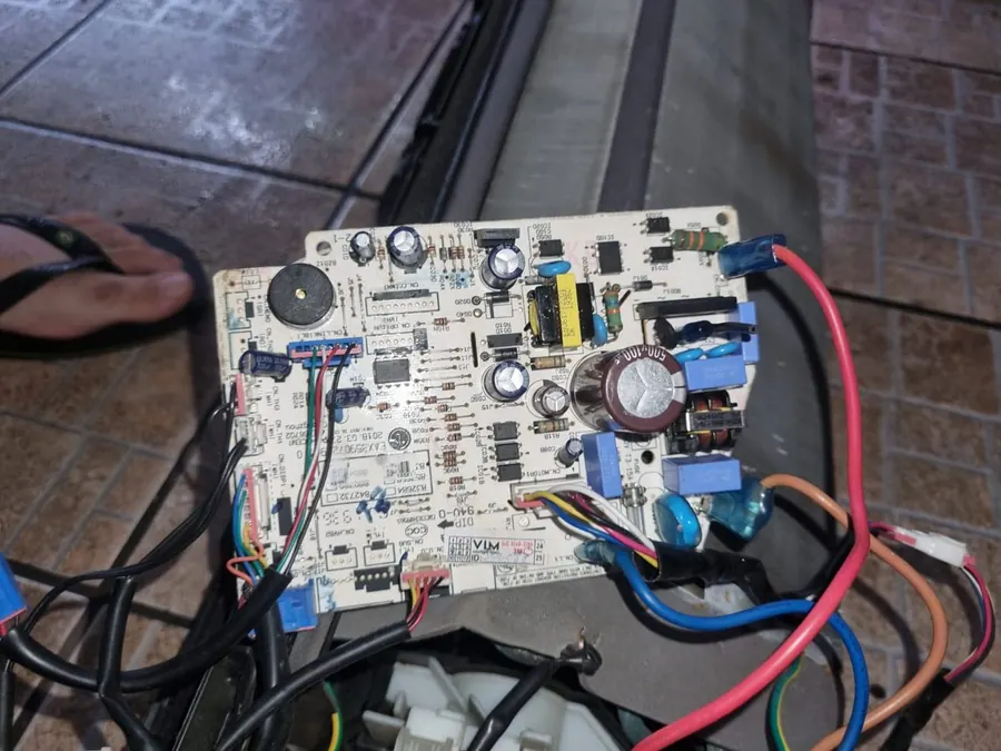 Diagnóstico elétrico placa ar condicionado - assistência técnica Goiânia